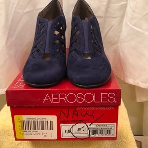 NWOT Aerosoles women’s heels in size 8.5. Purple Suede